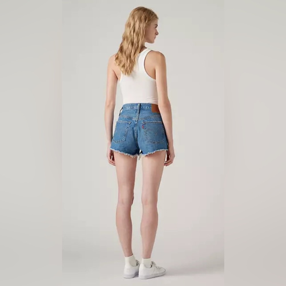 LEVI'S 501 Women's Shorts High Rise Buttoned Fly Distressed Mid Wash M - Picture 2 of 12